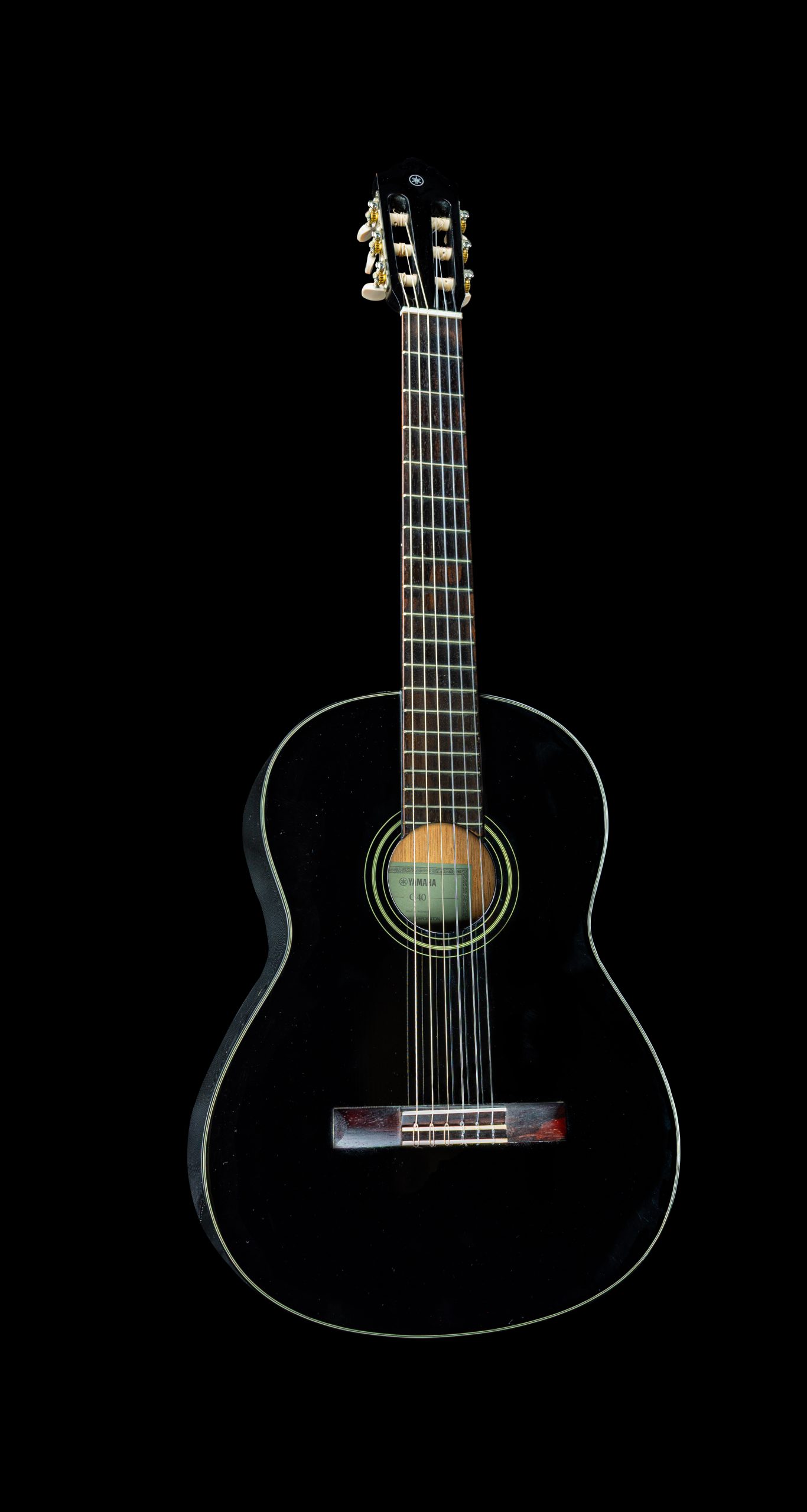 photo-stuido-guitare-classique-yamaha-c40-noir-brillant